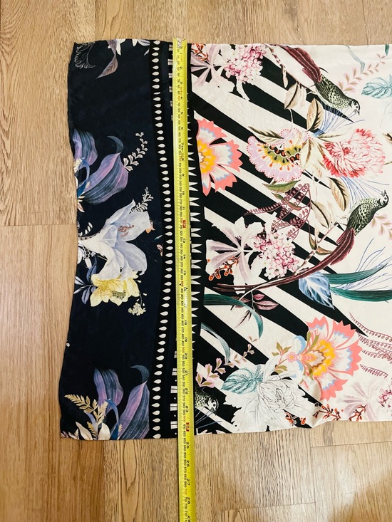 Ted Baker Dyanna Decadence Long Scarf. 

Crafted from 100% silk - Picture 4 of 12